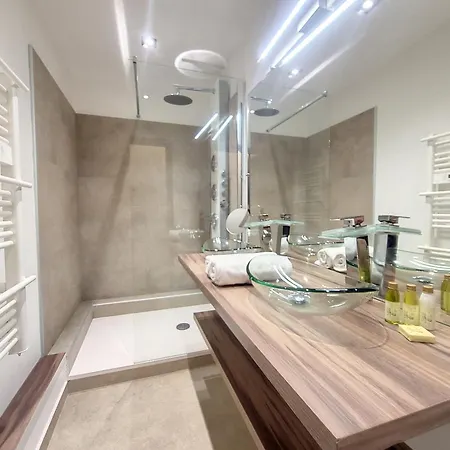 Nestor&jeeves - Palm Riviera - - Close Old Town Apartman *